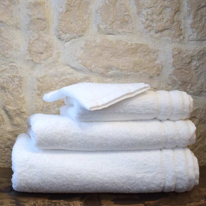 Drap de bain liteaux chevrons 100% coton blanc 340 g 70x140 cm (le lot de