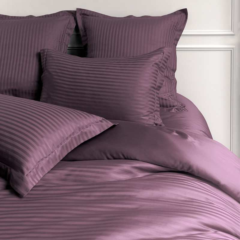 Taie d'oreiller en satin motif jacquard violet