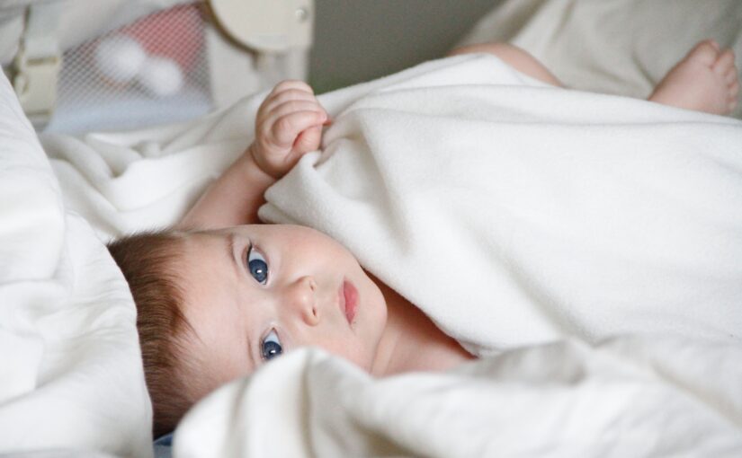 Quel Drap Housse Choisir Pour Un Lit Bebe La Compagnie Du Blanc