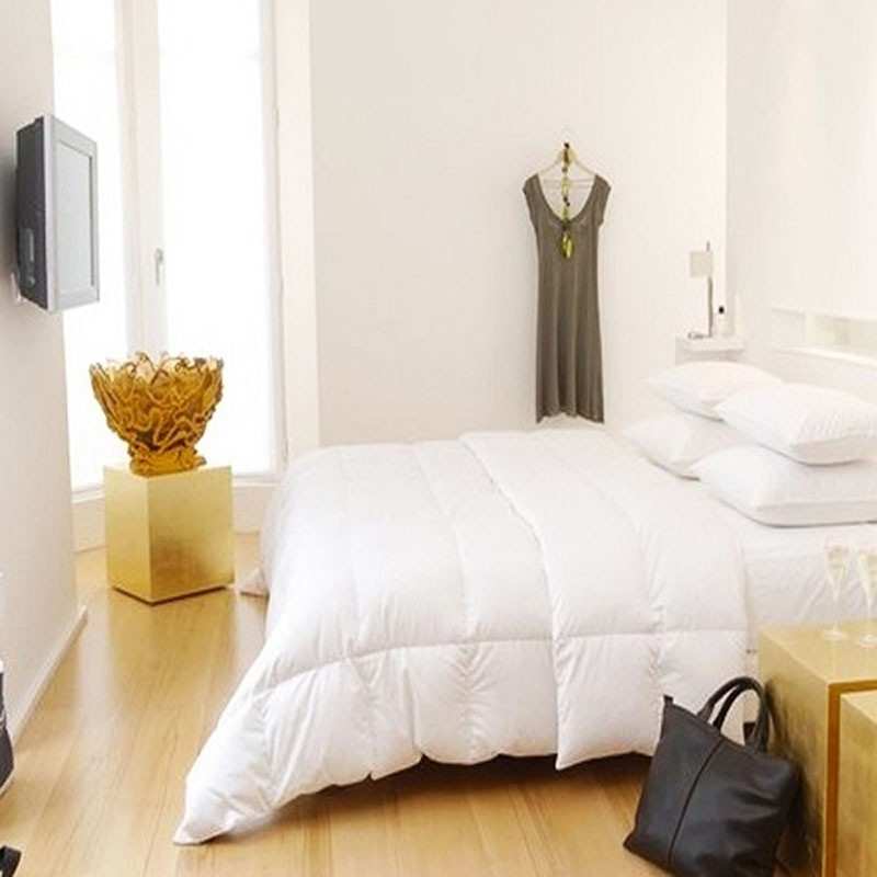 Couette Collection PALACE Synthétique Enveloppe Satin 100% Coton Couette Collection PALACE Synthétique Enveloppe Satin 100% Coton